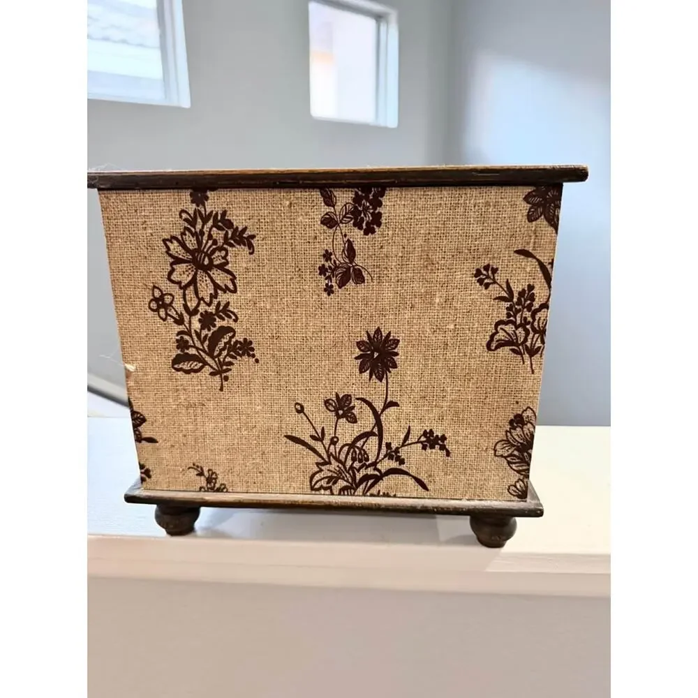 Jewelry box